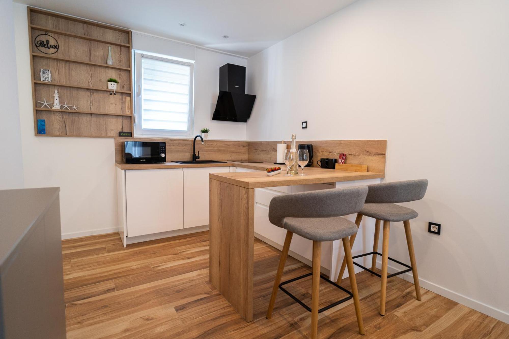 Seafront Sunset Studio&rooms Apartament *